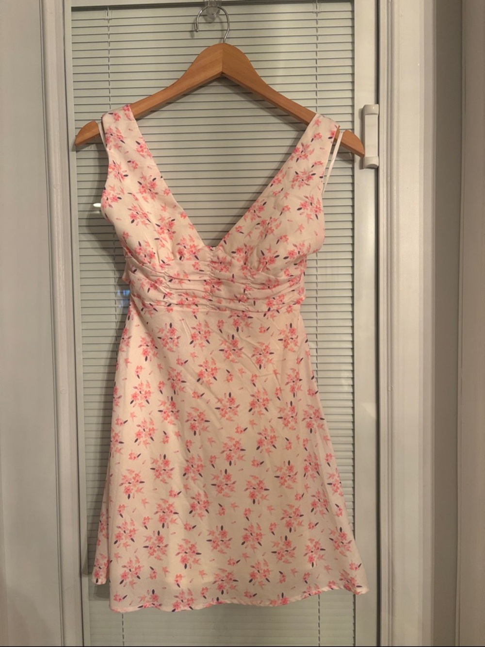 NWT Princess Polly Connelly Pink Floral V-Neck Mini Dress Size US 2 / AU 6